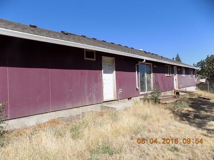 2450 Wren Ridge Drive Eagle Point, OR 97524 - Photo 5 of 8 a front view of house with yard