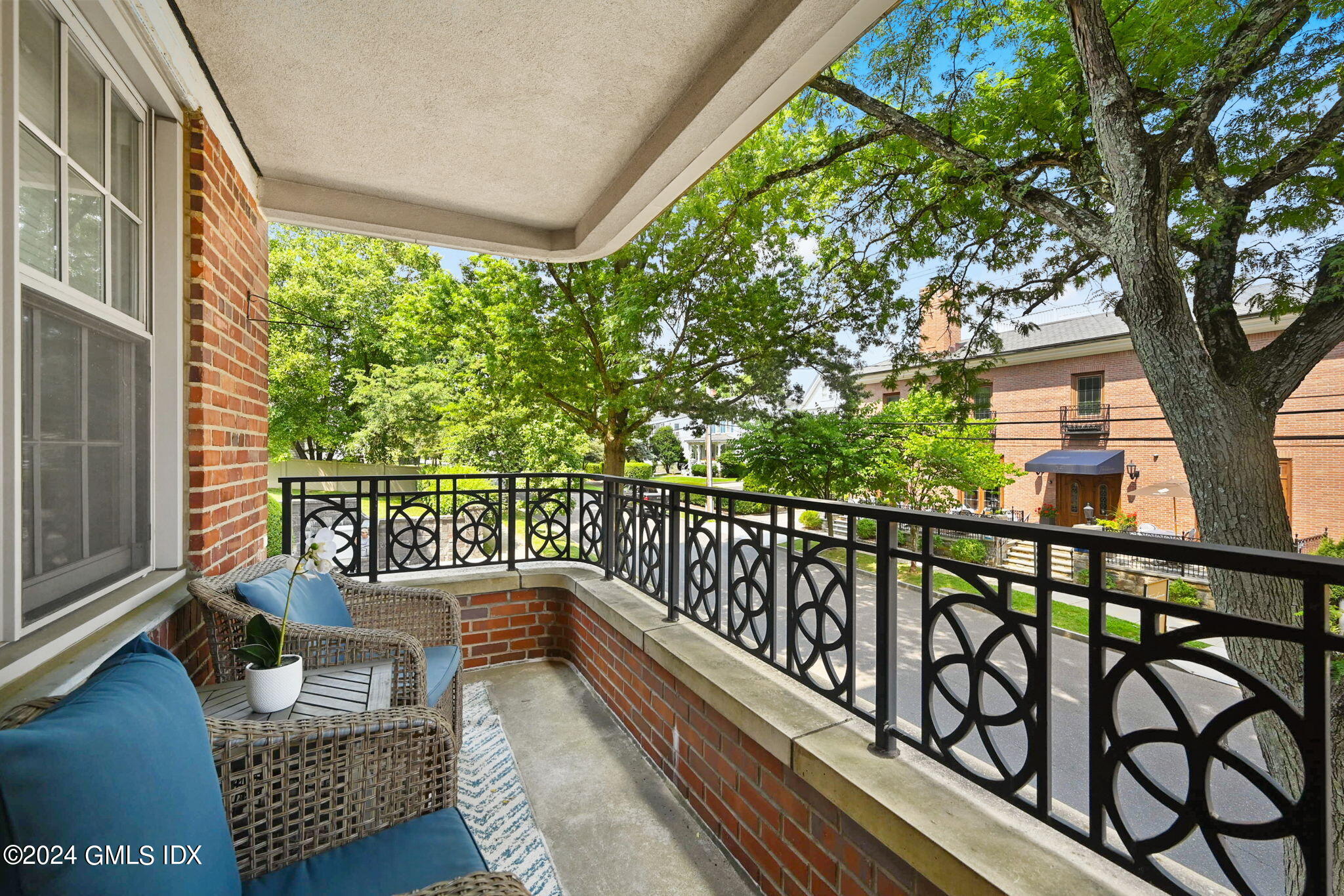 20 Church Street, Unit B11 Greenwich, CT 06830 - Photo 8 of 23 a balcony with wooden floor and outdoor seating