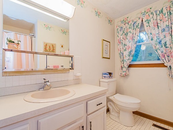 422 Dutton Road Sudbury, MA 01776 - Photo 8 of 16