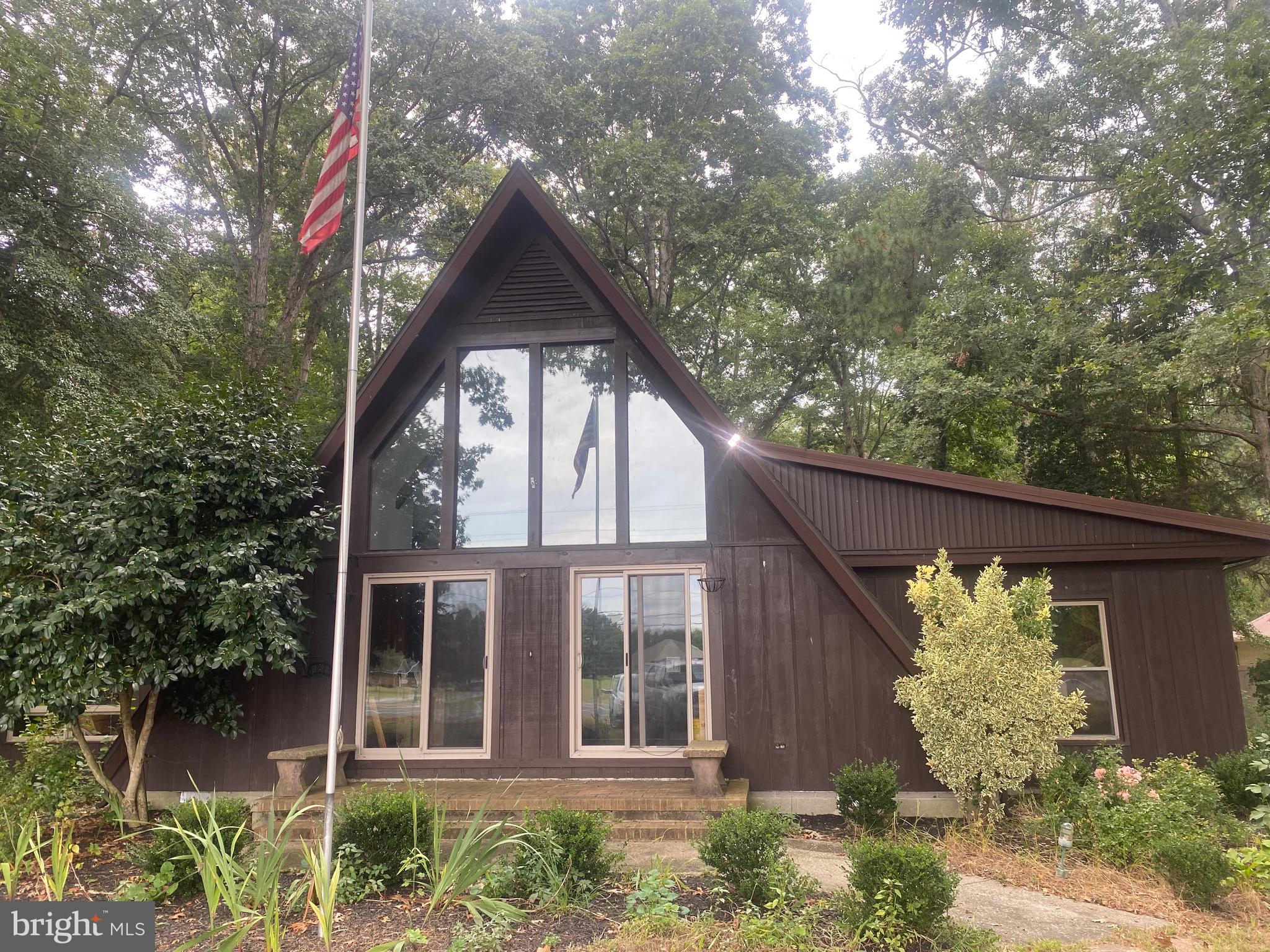 22502 Atlanta Road Seaford, DE 19973 - Photo 1 of 13 a front view of a house with garden