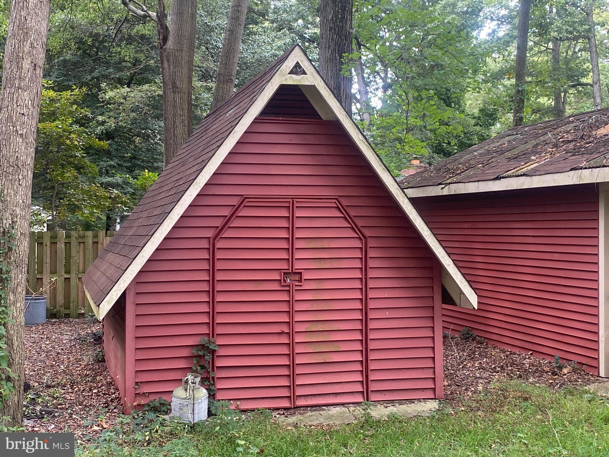 22502 Atlanta Road Seaford, DE 19973 - Photo 3 of 13 a backyard of a house with lots of green space
