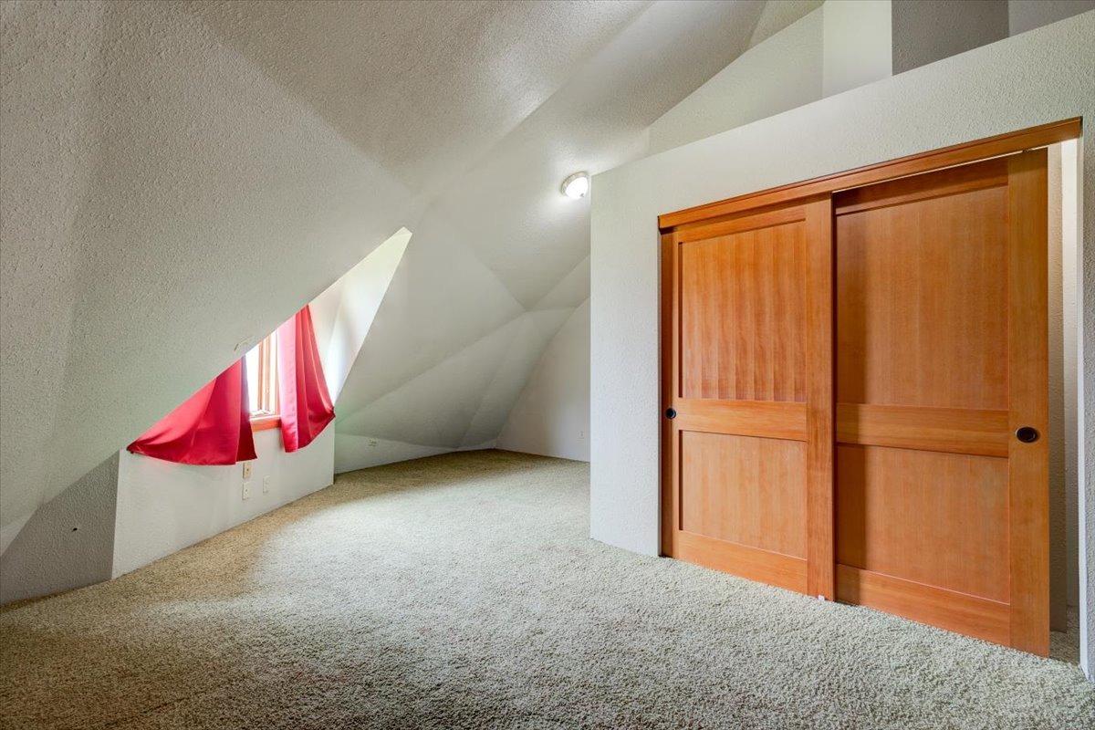 41622 Blue Oak Drive Springville, CA 93265 - Photo 34 of 68 an empty room with white walls and windows
