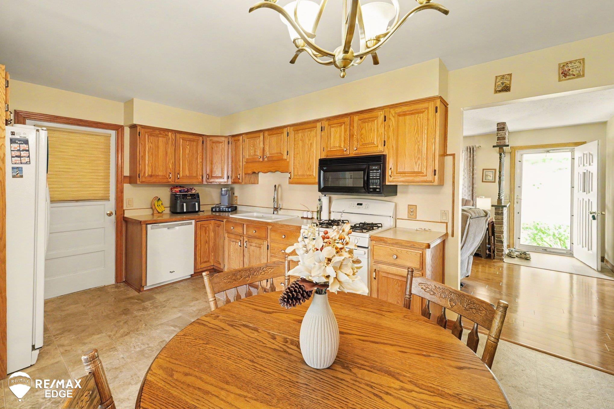10247 East Coldwater Road Davison, MI 48423 - Photo 6 of 32