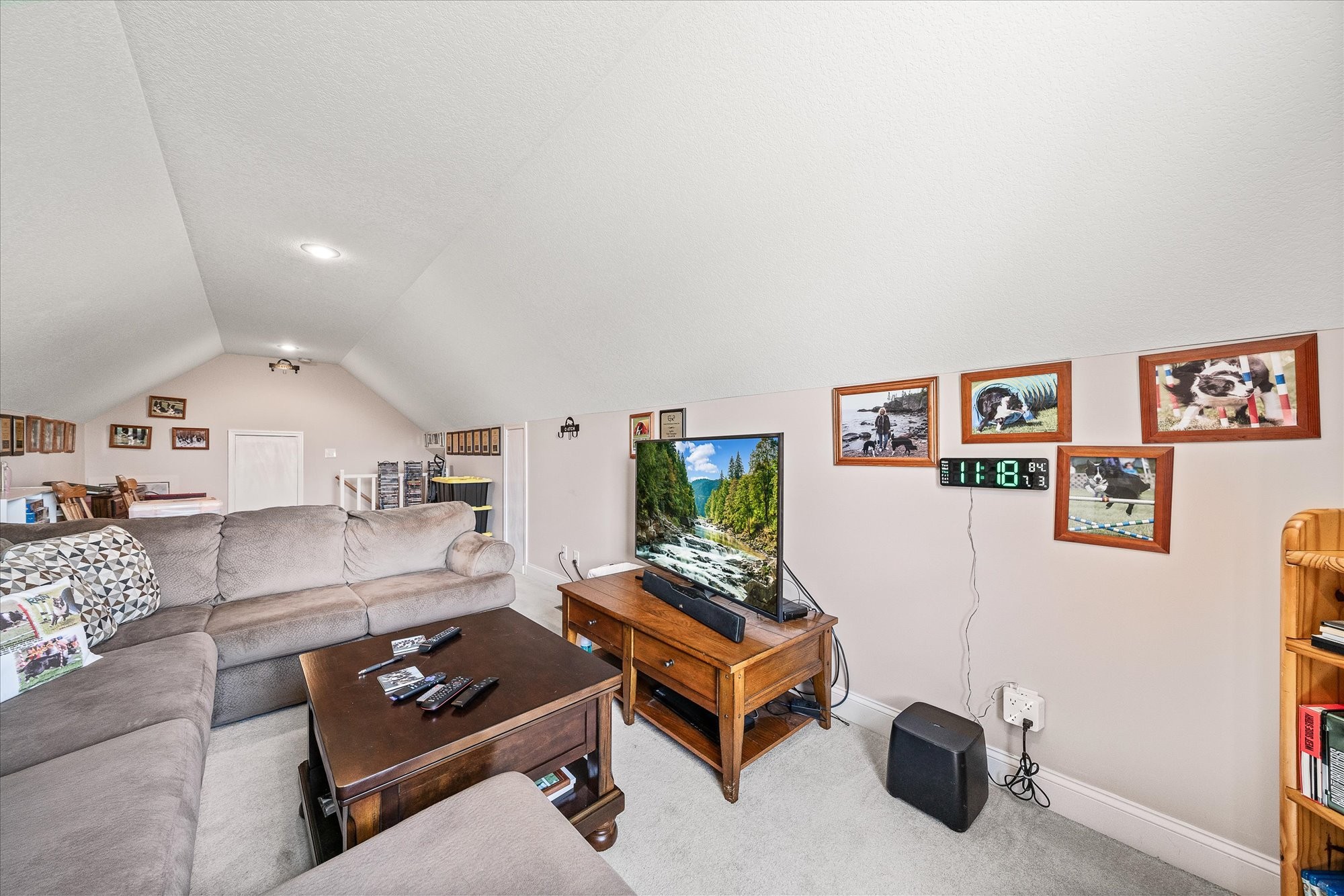 125 Clarence Lee Road Lancing, TN 37770 - Photo 15 of 55 a living room with furniture and a couch