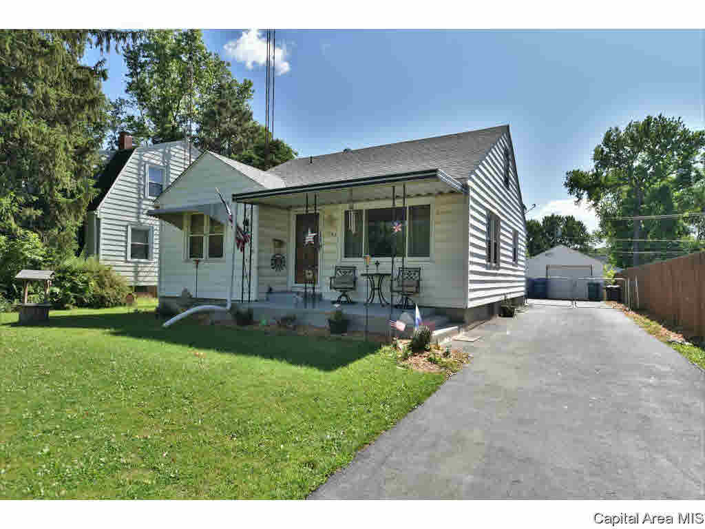 1042 North MacArthur Boulevard Springfield, IL 62702 - Photo 1 of 36 Gallery Image 1