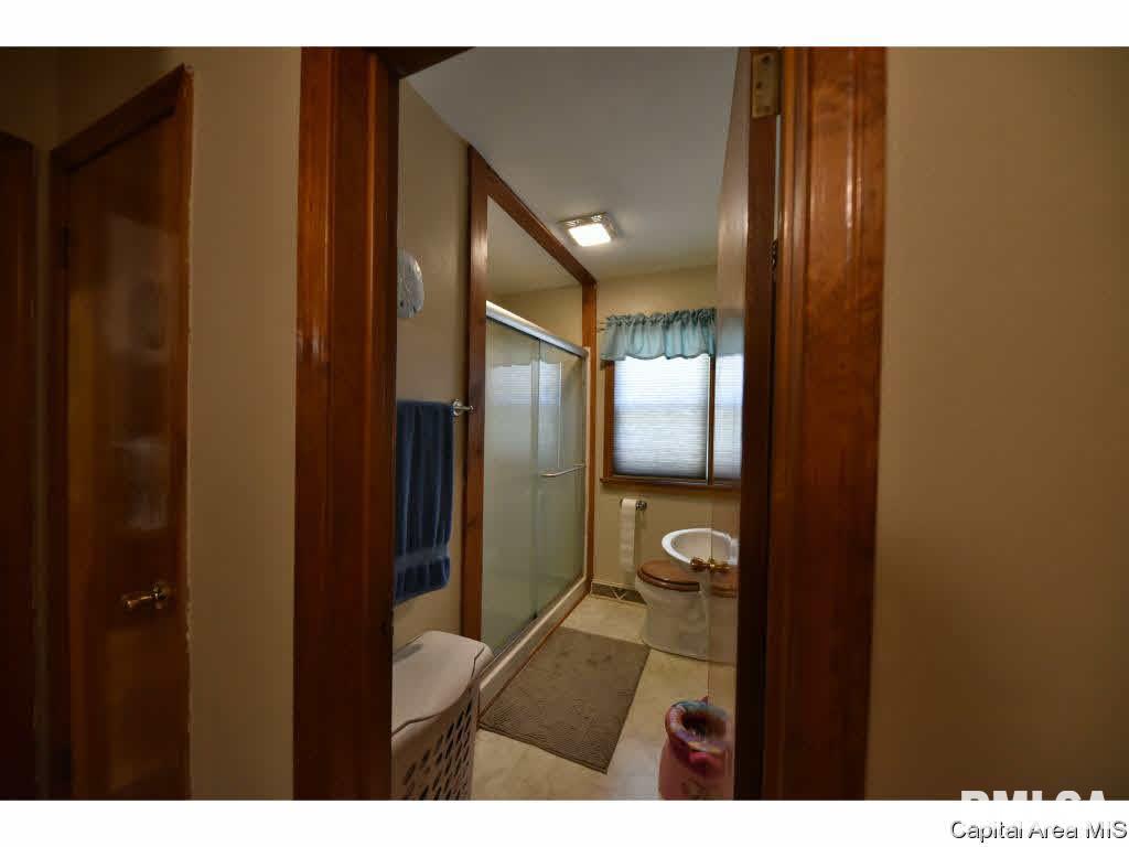 1042 North MacArthur Boulevard Springfield, IL 62702 - Photo 12 of 36 Gallery Image 12