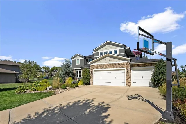 $690,000 | 19723 Barstow Street, Spring Hill, KS 66083