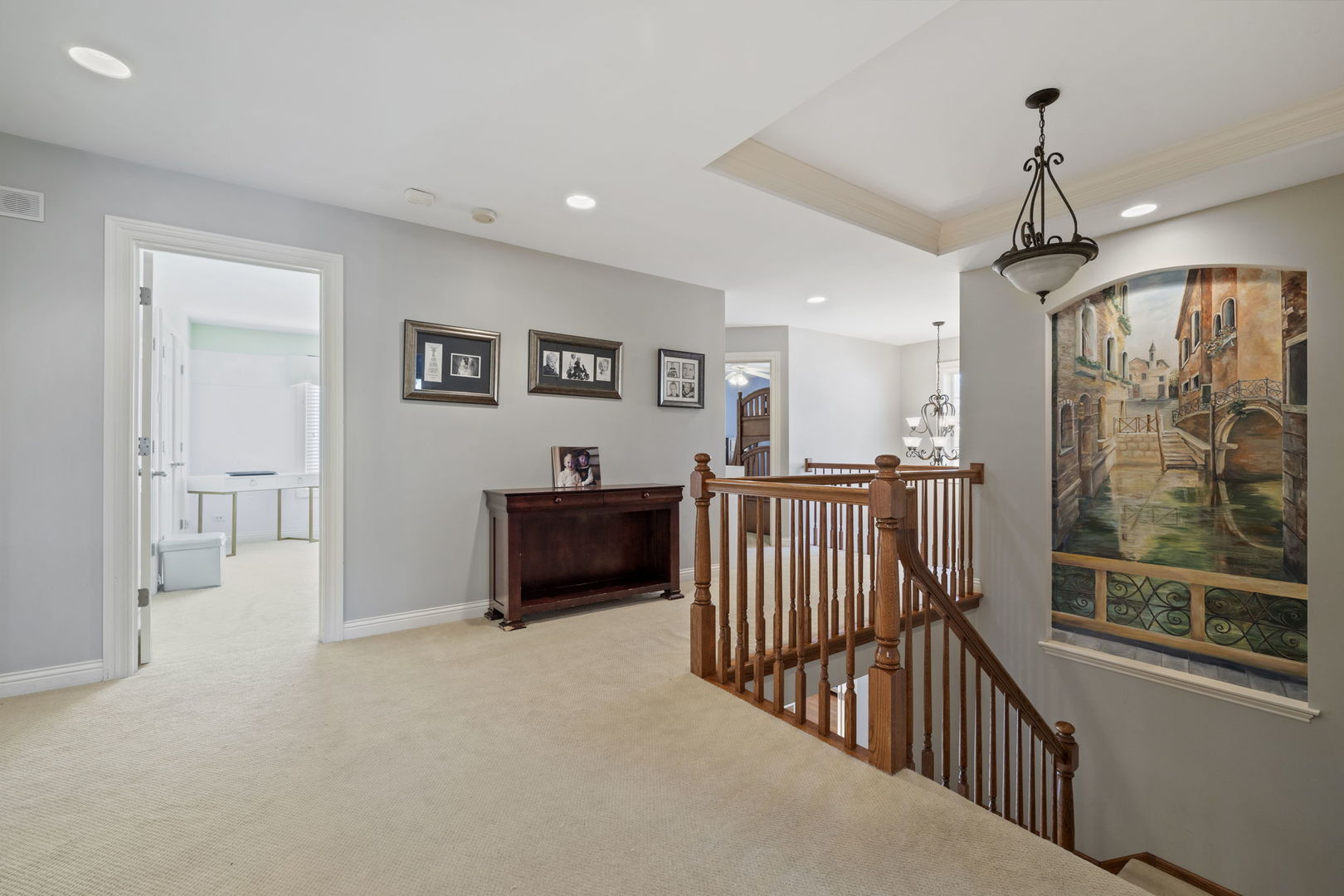 611 Fairfield Avenue Elmhurst, IL 60126 - Photo 19 of 44 a view of a hallway with windows