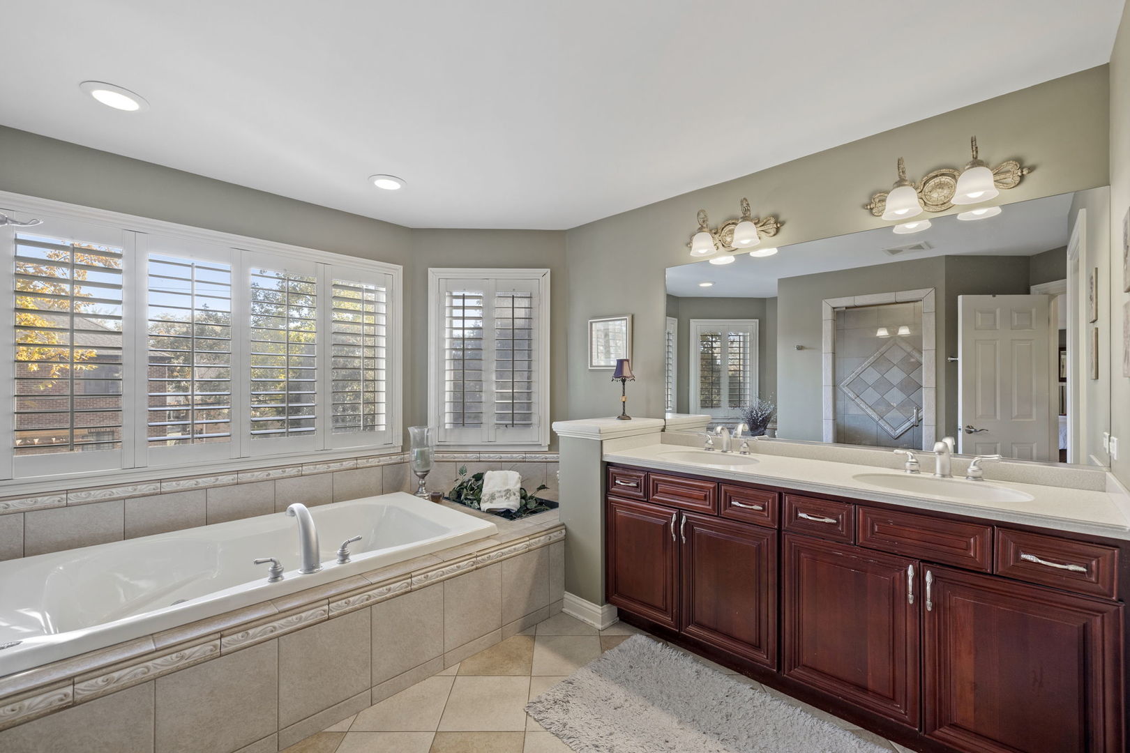 611 Fairfield Avenue Elmhurst, IL 60126 - Photo 24 of 44 a spacious bathroom with a large tub sink and mirror