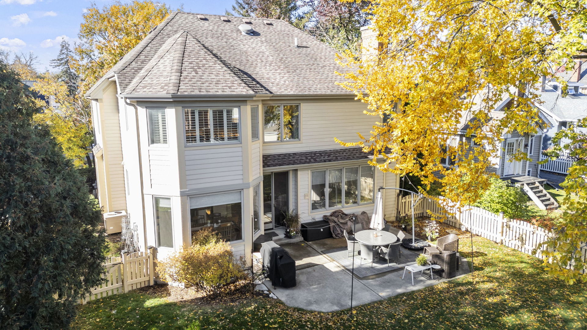 611 Fairfield Avenue Elmhurst, IL 60126 - Photo 36 of 44 a front view of a house with garden