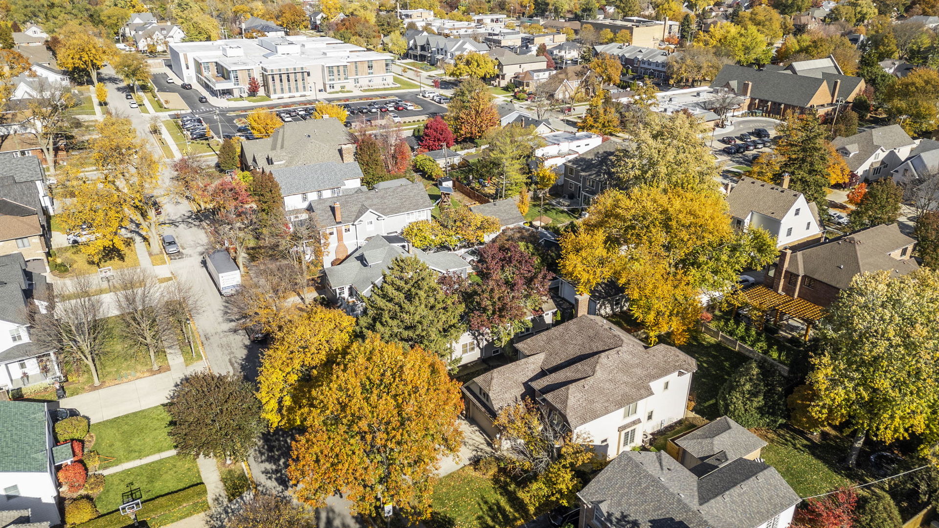 611 Fairfield Avenue Elmhurst, IL 60126 - Photo 42 of 44 an aerial view of residential houses with yard