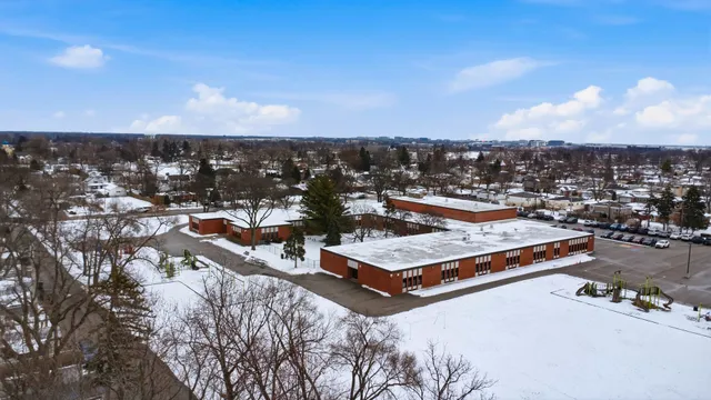 $32,000 | 815 East Oakton St Street, Unit 311, Des Plaines, IL 60018