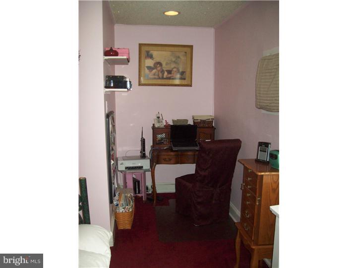 109 Harvin Road Upper Darby, PA 19082 - Photo 14 of 25 Bedroom - Main