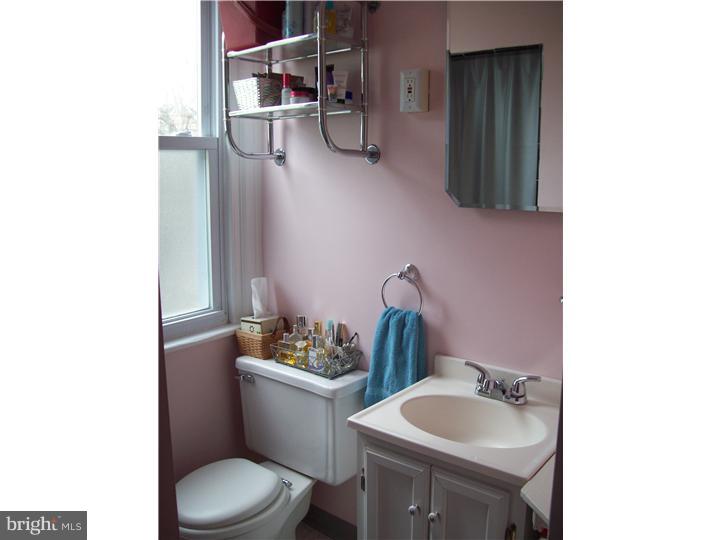109 Harvin Road Upper Darby, PA 19082 - Photo 16 of 25 Master Bathroom