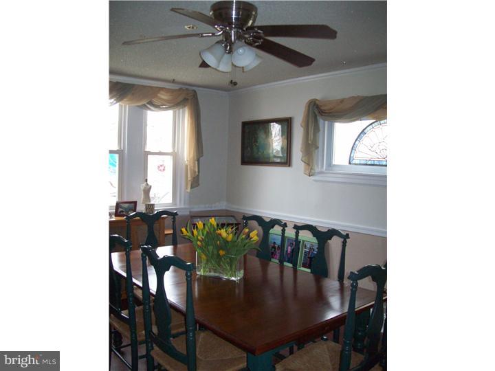 109 Harvin Road Upper Darby, PA 19082 - Photo 8 of 25 Dining Room