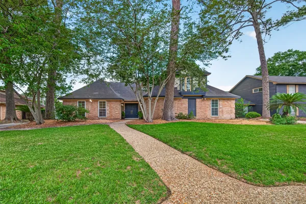 $329,900 | 5210 Lodge Creek Drive, Houston, TX 77066