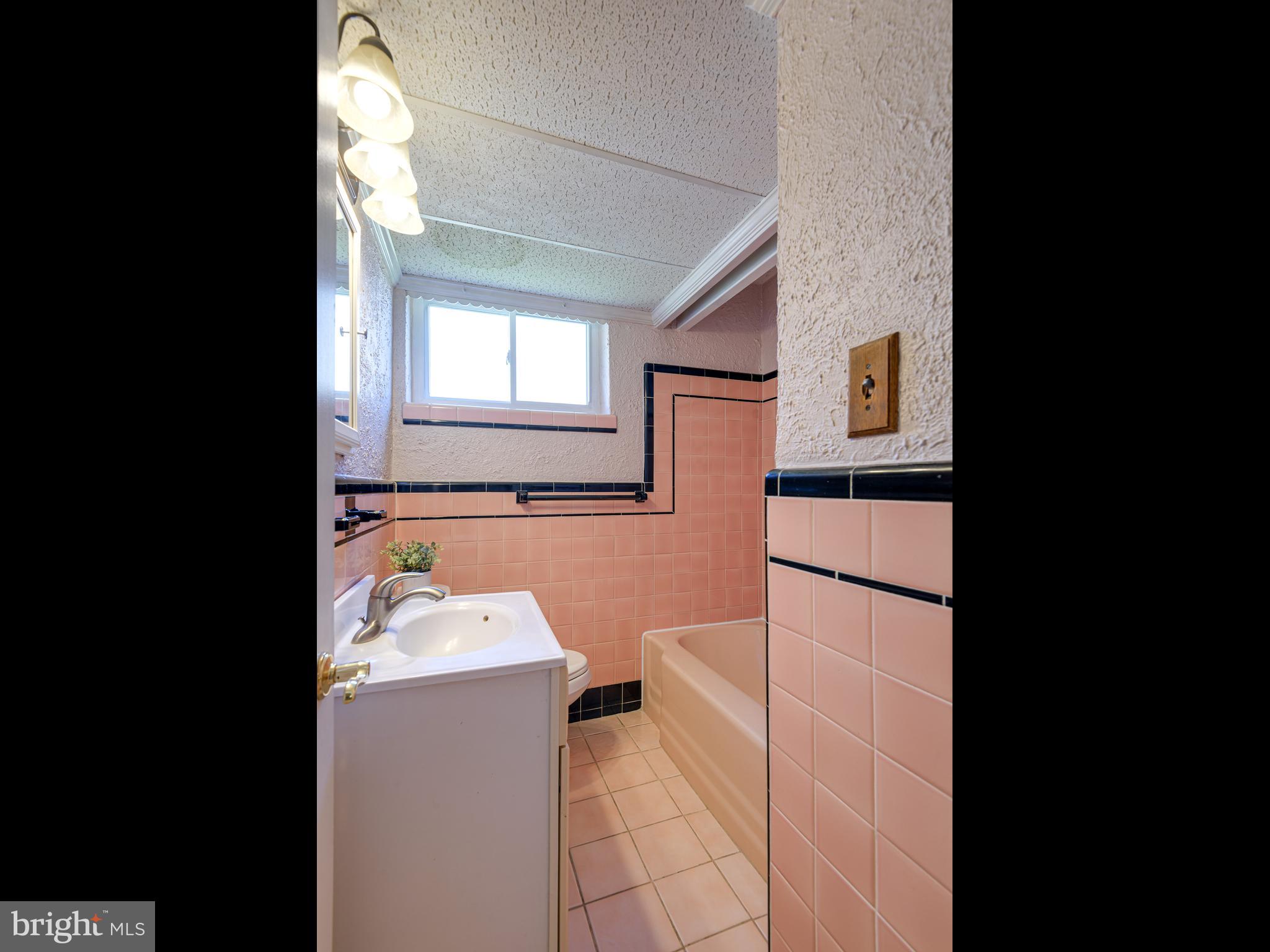 9818 Woodfern Road Philadelphia, PA 19115 - Photo 16 of 37 Main Level Full Bathroom