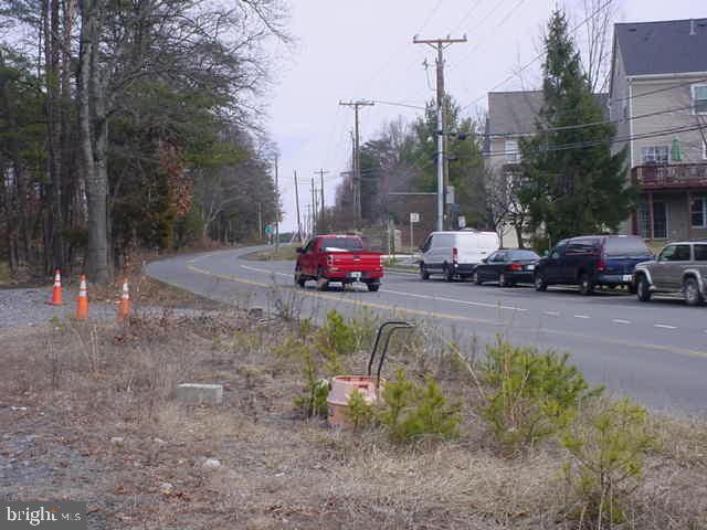 1 Rock Hill Road Sterling, VA 20166 - Photo 7 of 11 a car parked in the middle of a yard