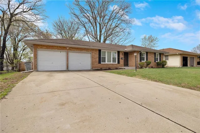 $279,900 | 108 West Walnut Street, Blue Springs, MO 64014