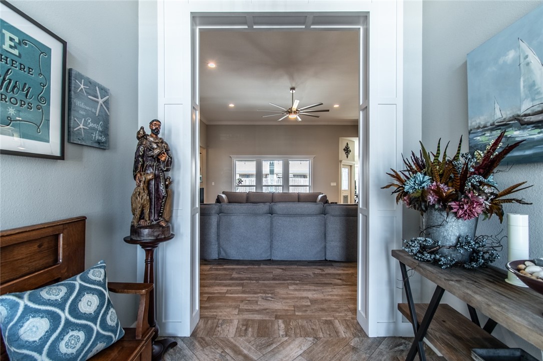 15422 Dyna Street Corpus Christi, TX 78418 - Photo 34 of 40 a room with furniture and potted plant