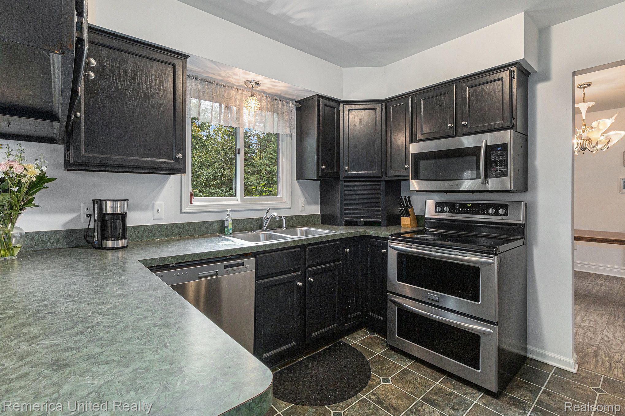 5431 Greenfield Road Brighton, MI 48114 - Photo 11 of 31 Gallery Image 11