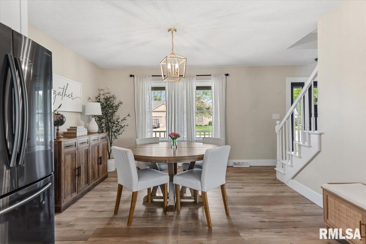 1808 Strawberry Lane Springfield, IL 62711 - Photo 5 of 46