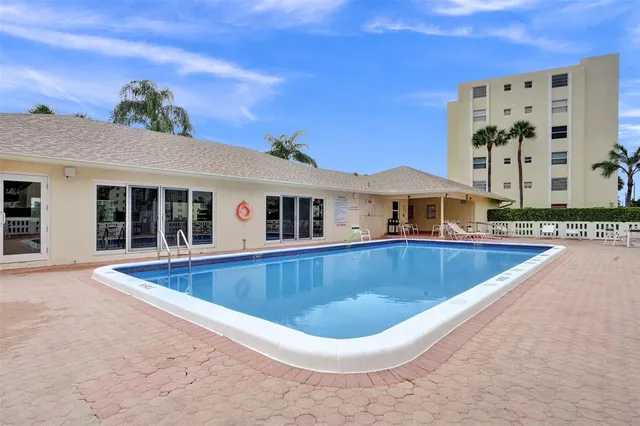 $189,900 | 131 Southeast 3rd Avenue, Unit 304, Dania Beach, FL 33004