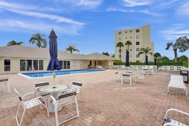 $189,900 | 131 Southeast 3rd Avenue, Unit 304, Dania Beach, FL 33004