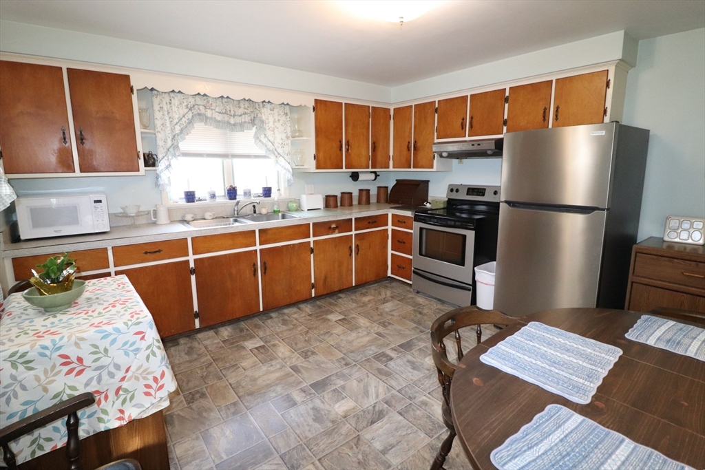 173 Hooper Street Tiverton, RI 02878 - Photo 17 of 30