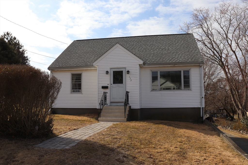 173 Hooper Street Tiverton, RI 02878 - Photo 2 of 30