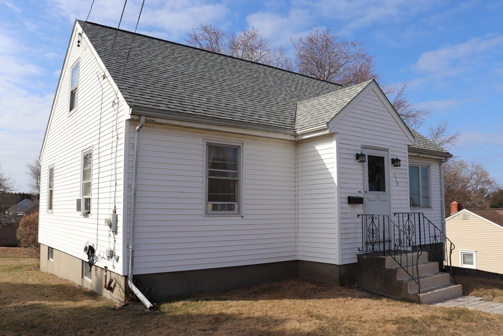 173 Hooper Street Tiverton, RI 02878 - Photo 3 of 30