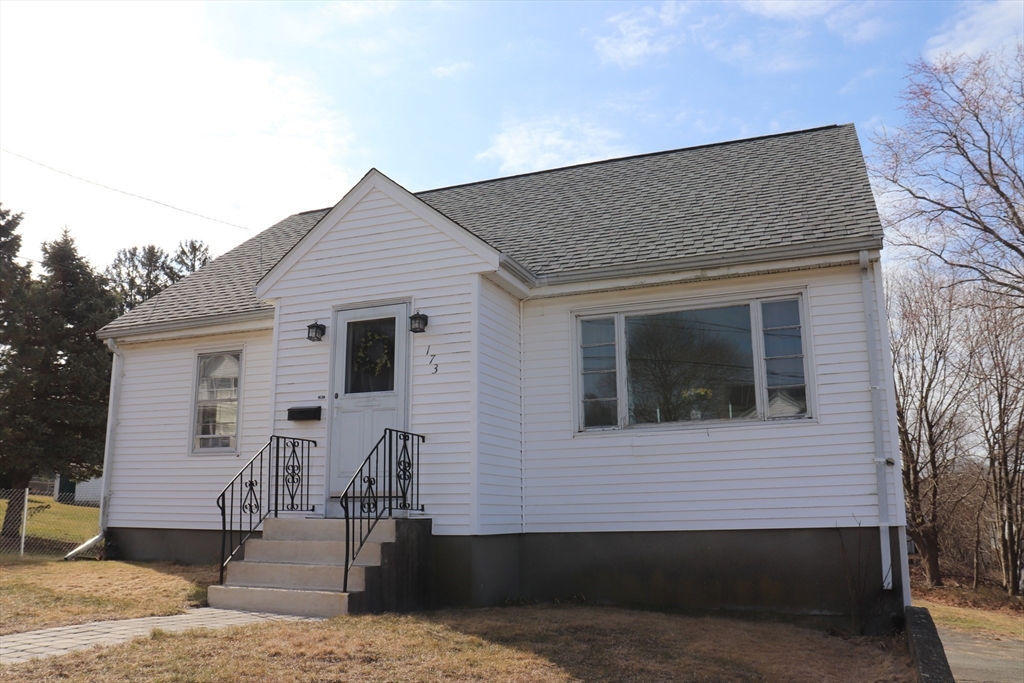 173 Hooper Street Tiverton, RI 02878 - Photo 4 of 30