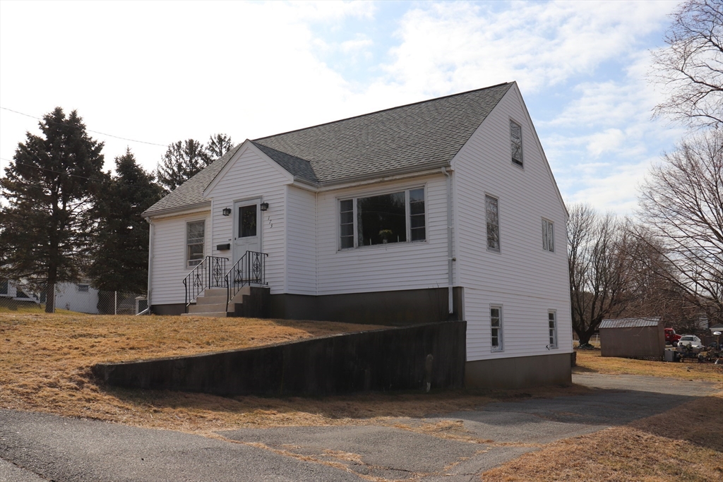 173 Hooper Street Tiverton, RI 02878 - Photo 5 of 30