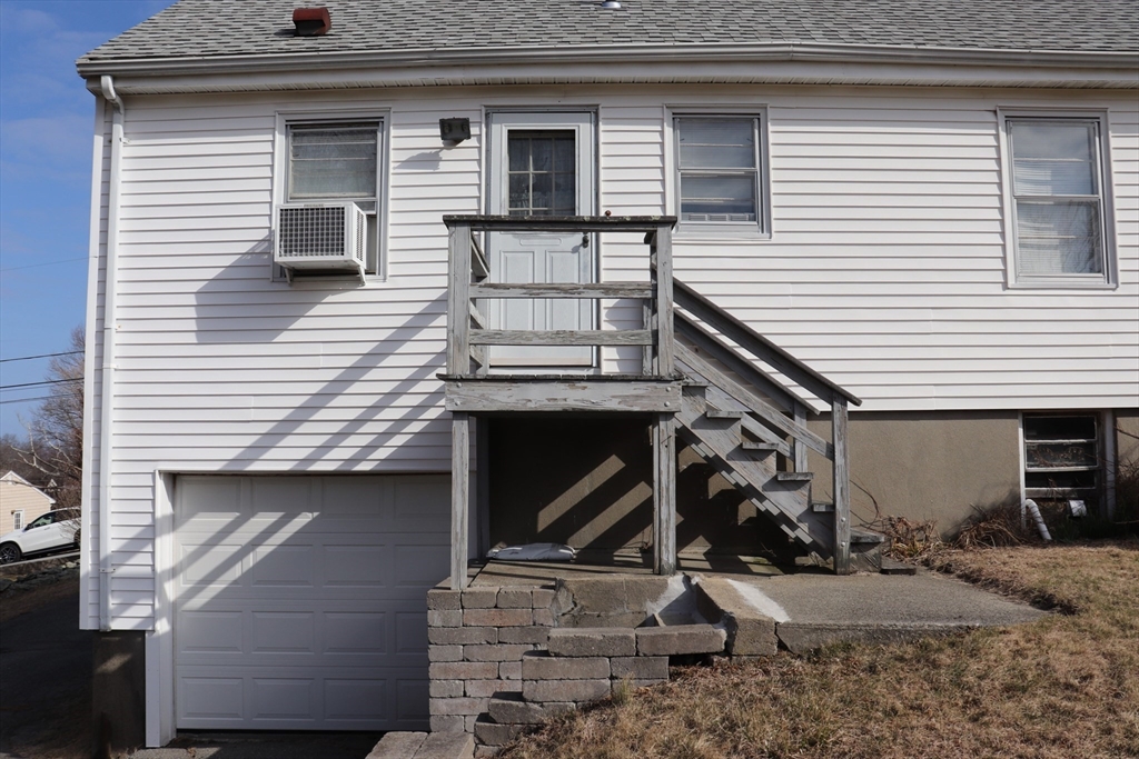 173 Hooper Street Tiverton, RI 02878 - Photo 8 of 30