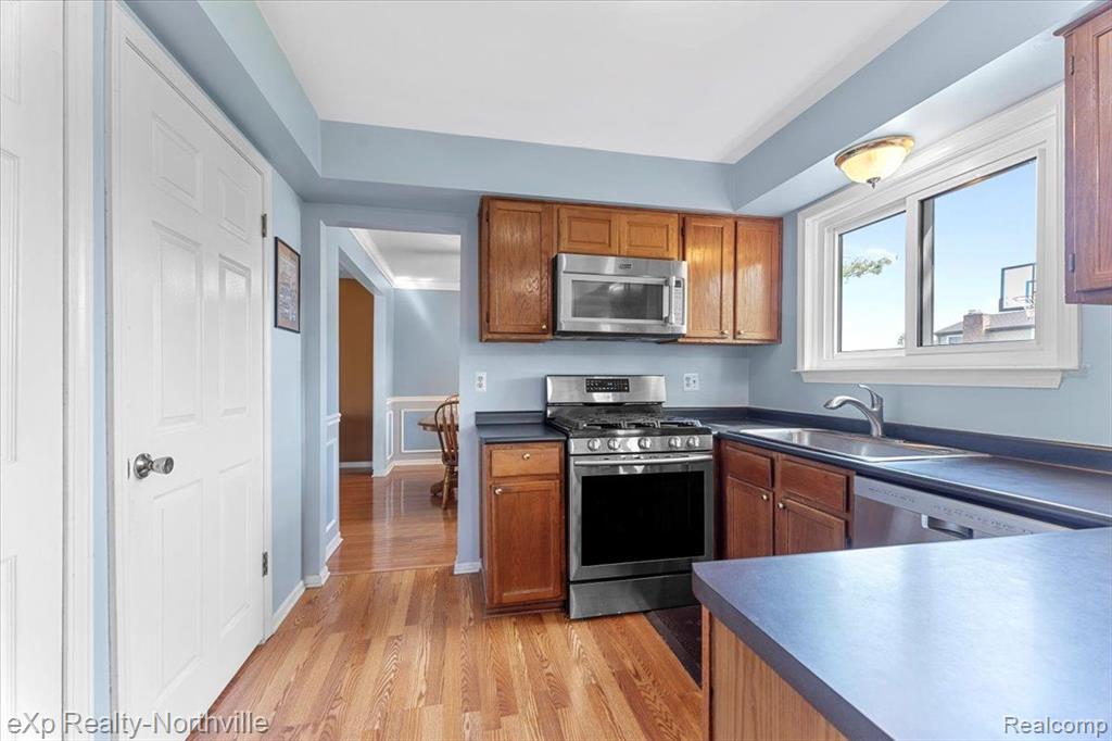 7214 Chichester Road Canton, MI 48187 - Photo 8 of 44