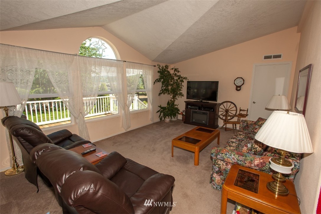 121 Ripple Way Cinebar, WA 98533 - Photo 4 of 25 Gallery Image 4