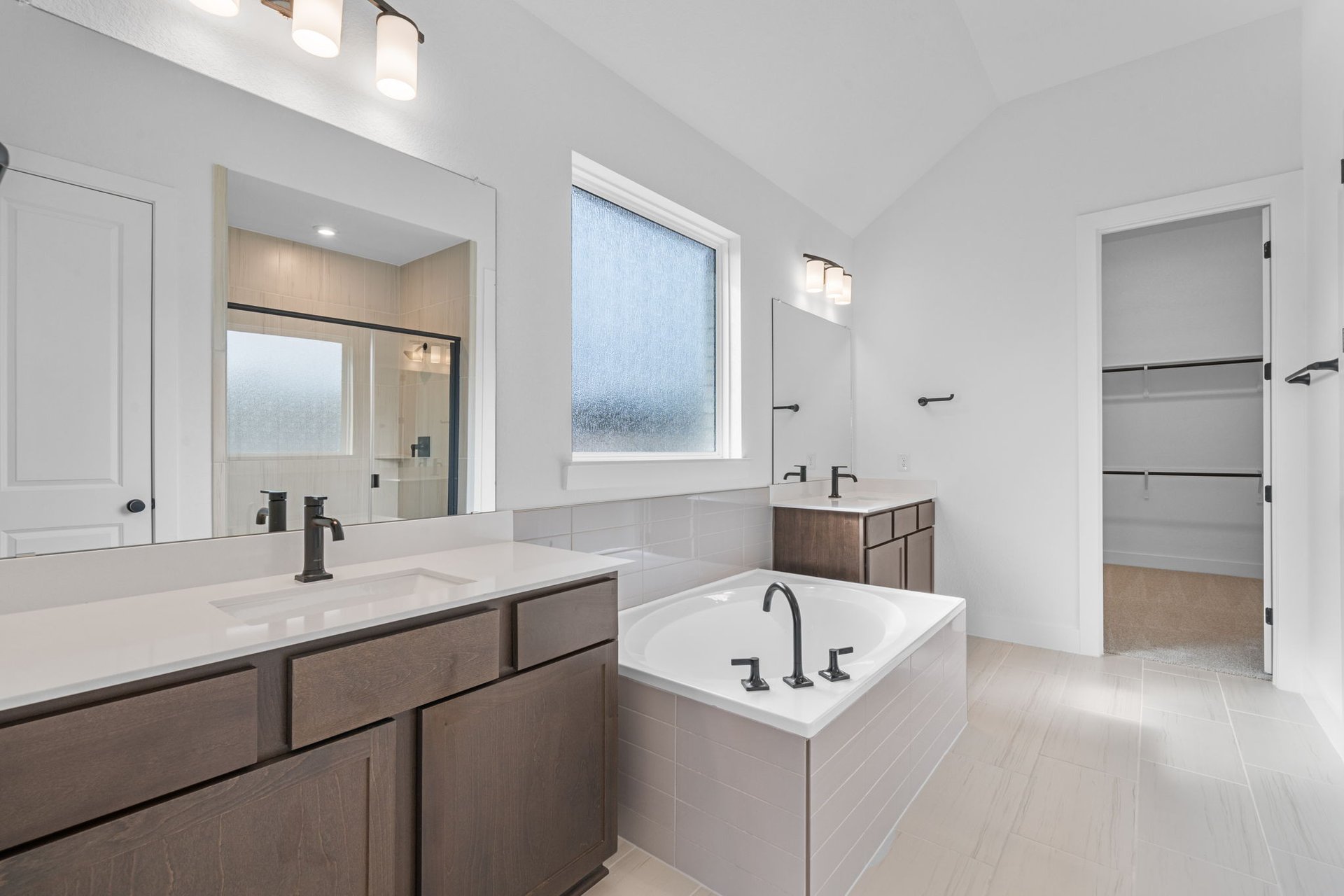 408 Texas Drive Georgetown, TX 78628 - Photo 20 of 39 a bathroom with a bathtub sink vanity and mirror