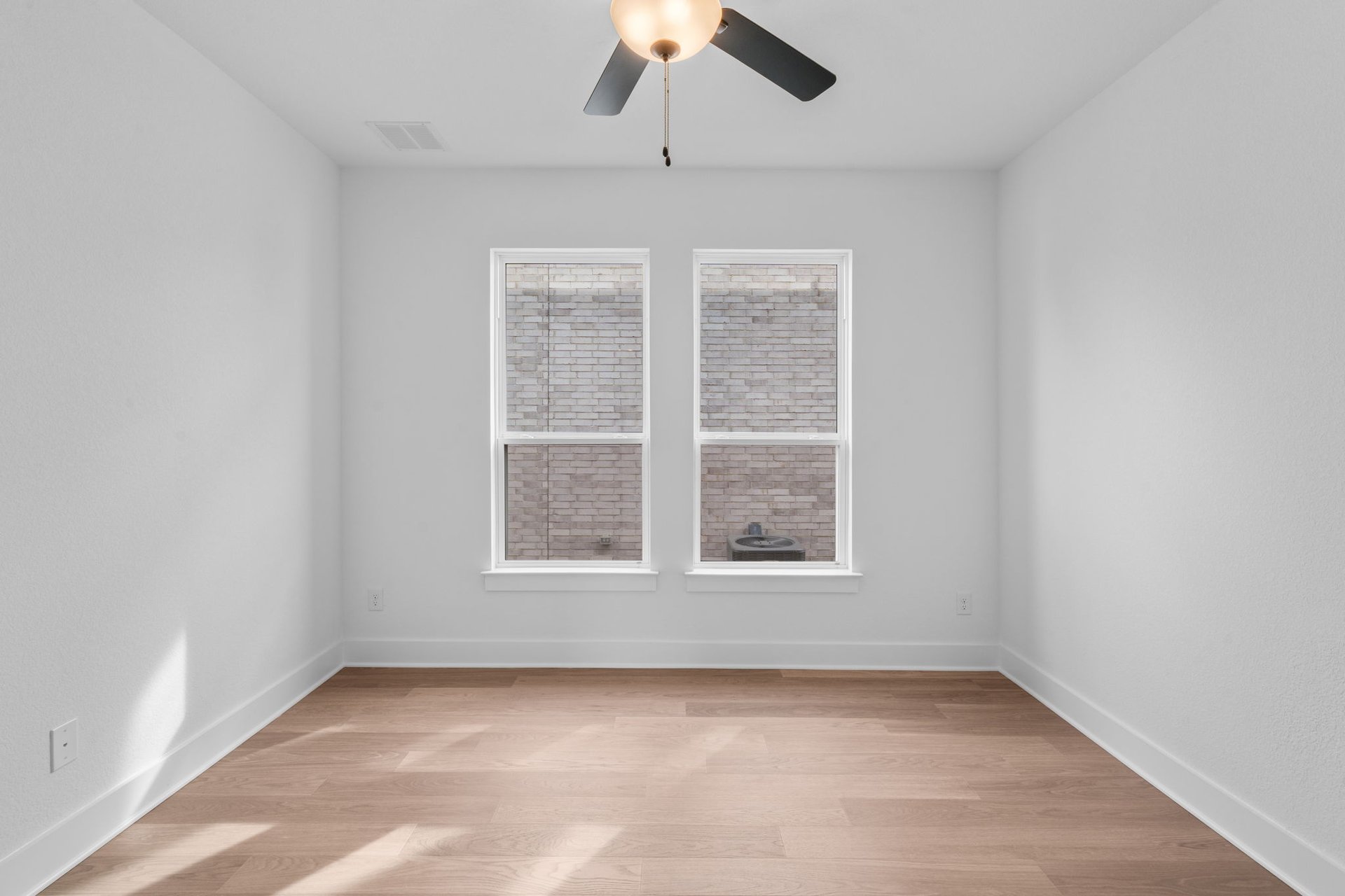 408 Texas Drive Georgetown, TX 78628 - Photo 27 of 39 an empty room with a window