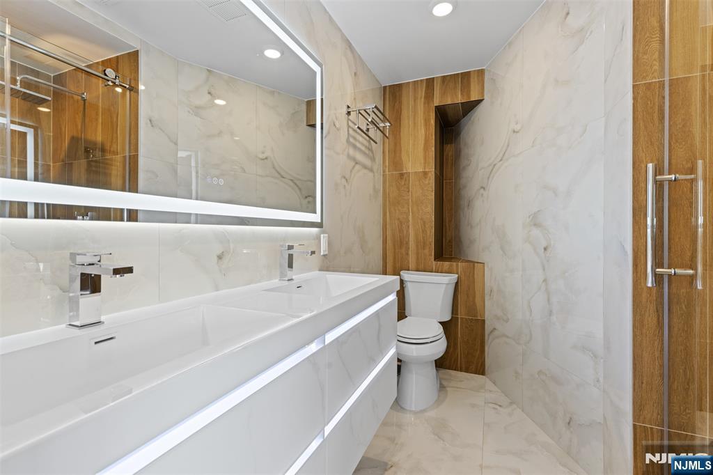 7 Sterling Place, Unit 1 Edgewater, NJ 07020 - Photo 26 of 33