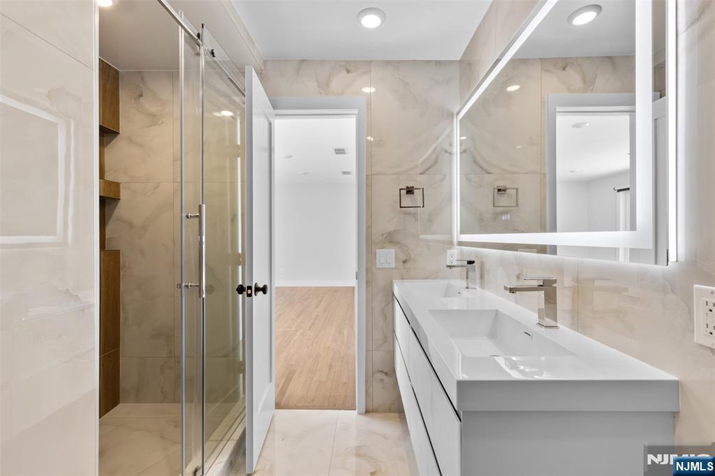 7 Sterling Place, Unit 1 Edgewater, NJ 07020 - Photo 27 of 33