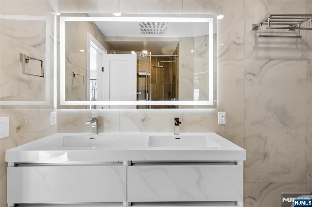 7 Sterling Place, Unit 1 Edgewater, NJ 07020 - Photo 28 of 33