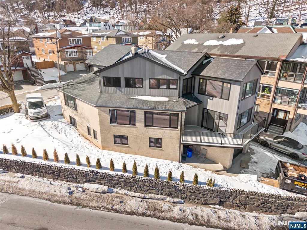 7 Sterling Place, Unit 1 Edgewater, NJ 07020 - Photo 4 of 33