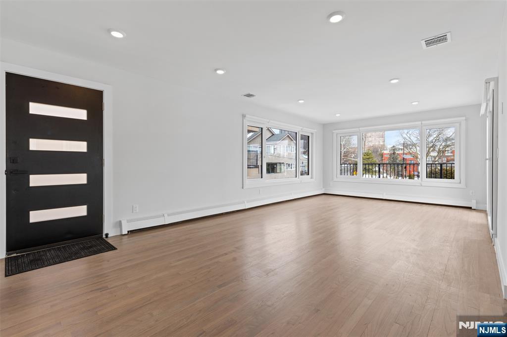 7 Sterling Place, Unit 1 Edgewater, NJ 07020 - Photo 5 of 33