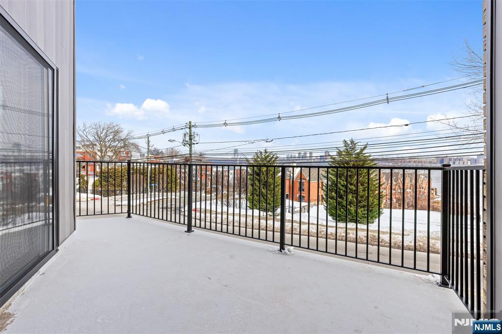 7 Sterling Place, Unit 1 Edgewater, NJ 07020 - Photo 8 of 33