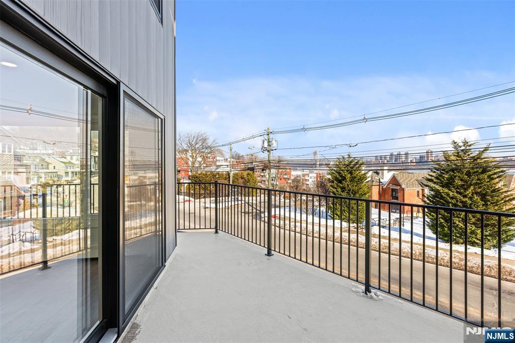 7 Sterling Place, Unit 1 Edgewater, NJ 07020 - Photo 10 of 33