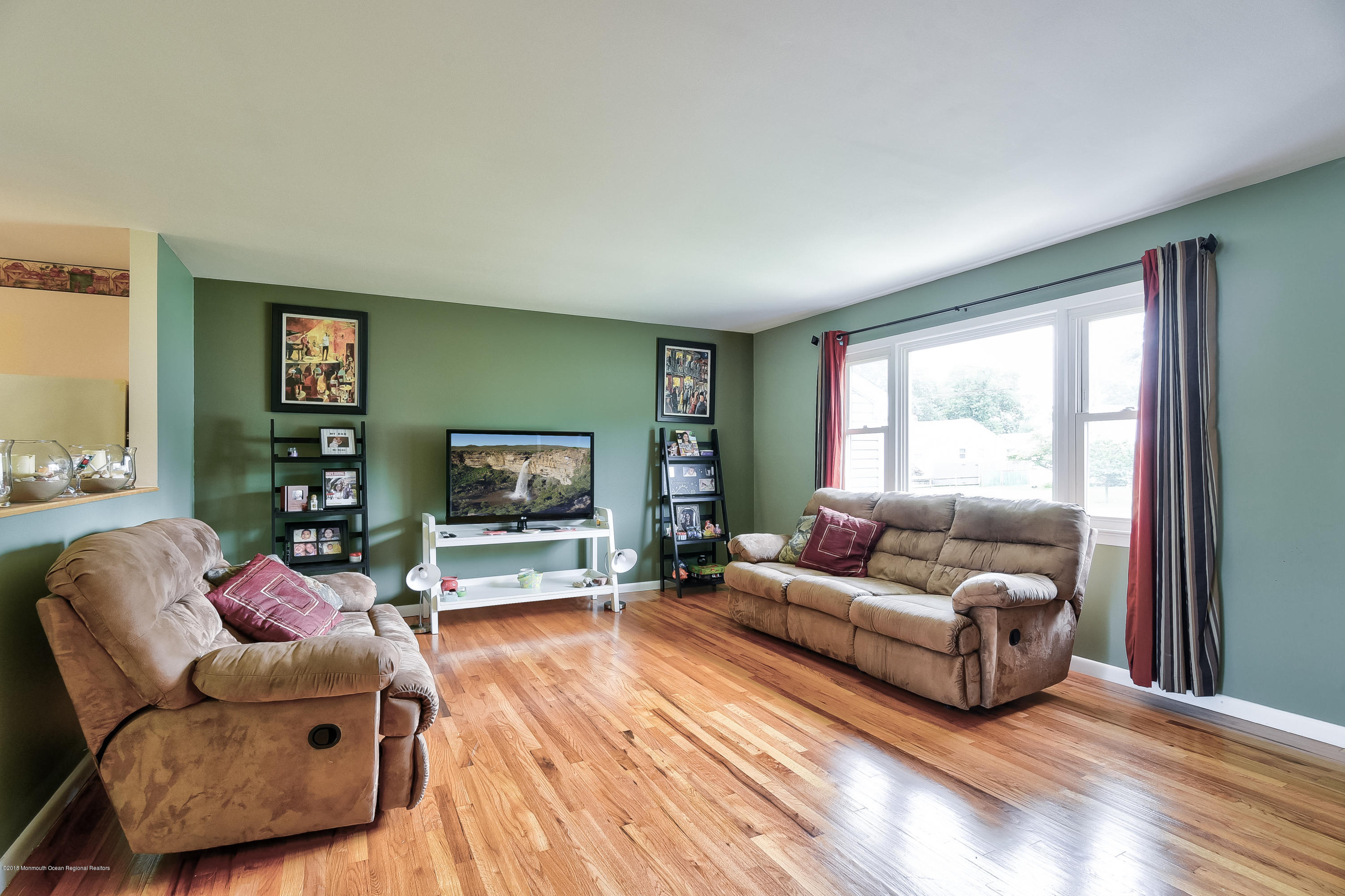005_Living Room