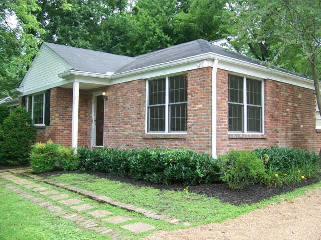 157 Cheek Road Nashville, TN 37205 - Photo 2 of 10 Walkway to the front door