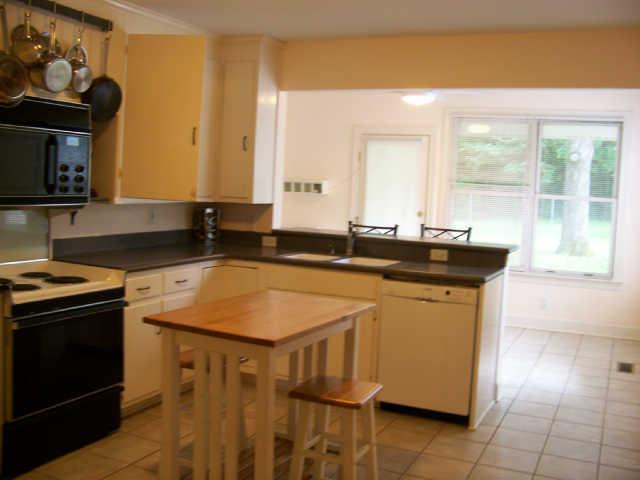 157 Cheek Road Nashville, TN 37205 - Photo 6 of 10 Large kitchen with tile floor