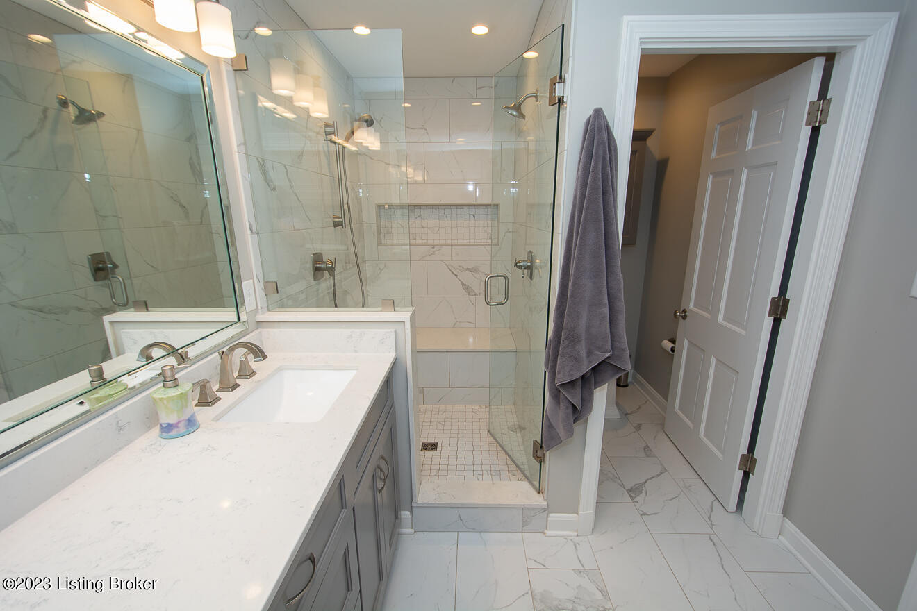 2404 Merrick Road Louisville, KY 40207 - Photo 9 of 54 Primary Bath