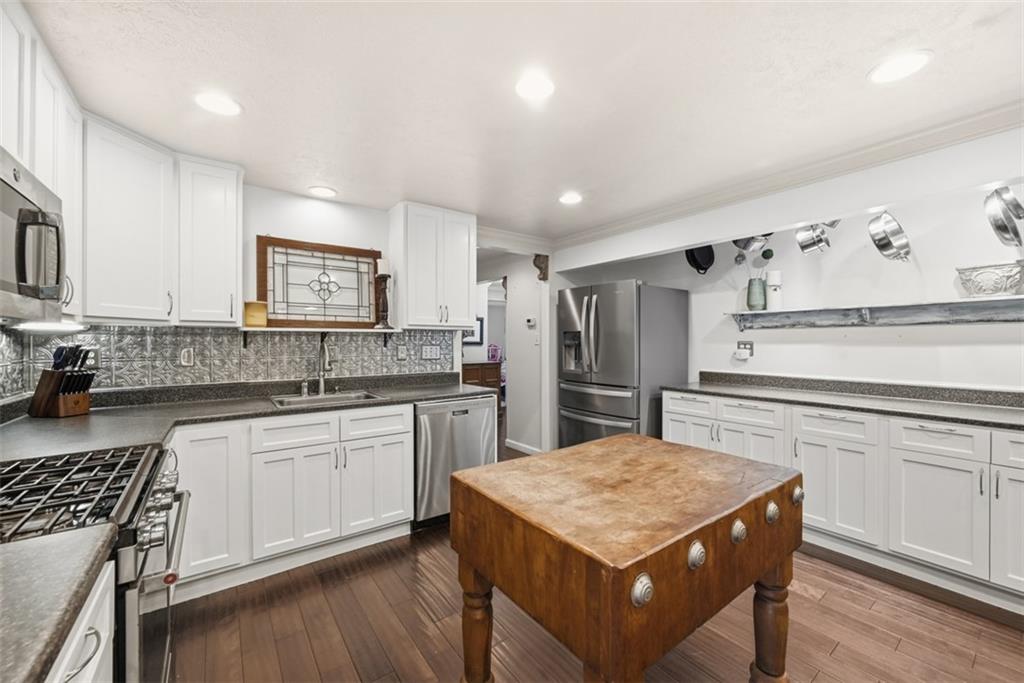 5380 Hardt Road Gibsonia, PA 15044 - Photo 9 of 49 This newly painted kitchen is ready for the chef enthusiasts to create their best meals.
